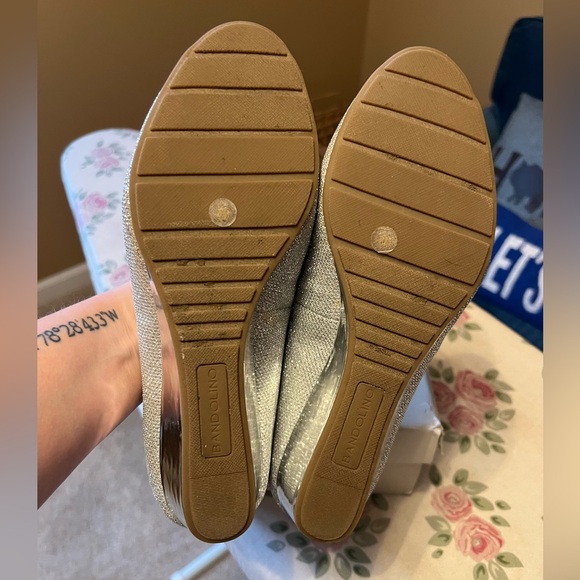 Bandolino Women's Candra Peep Toe Wedge Dress Pumps 8M Silver - Picture 8 of 8